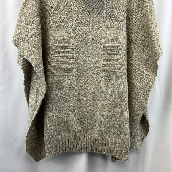 Steve Madden Women’s Poncho Sweater Turtleneck Knit One Size Fits All - Picture 5 of 8